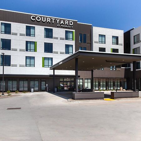 Courtyard By Marriott Rapid Stadt Exterior foto