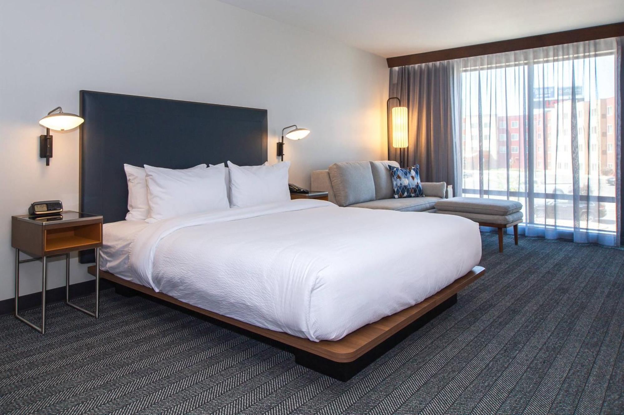 Courtyard By Marriott Rapid Stadt Exterior foto
