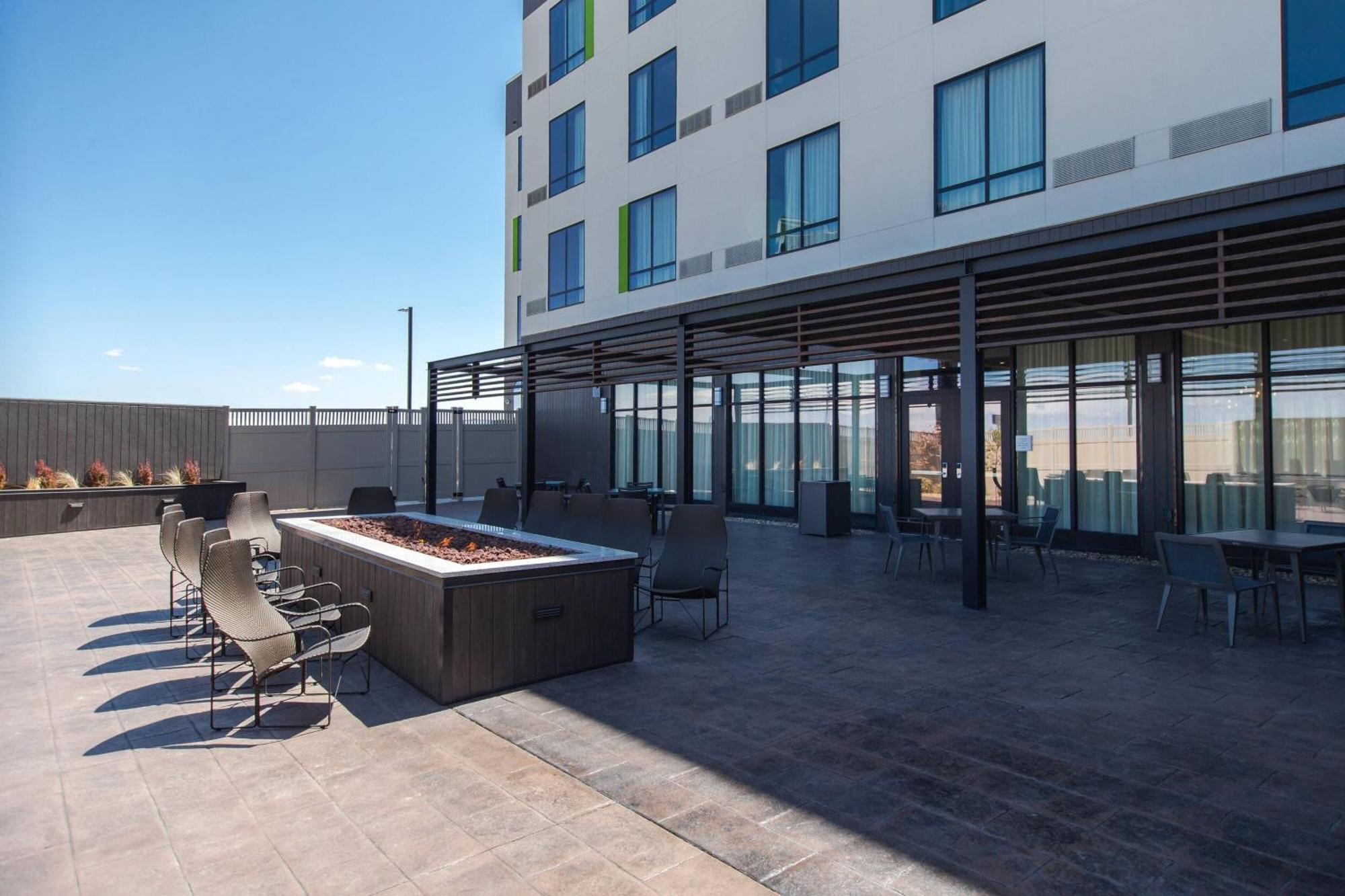 Courtyard By Marriott Rapid Stadt Exterior foto