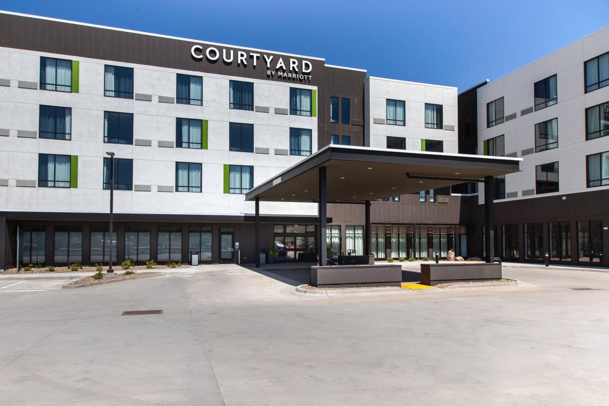 Courtyard By Marriott Rapid Stadt Exterior foto